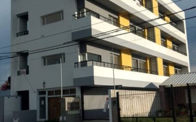 Departamento de un dormitorio con cochera en Oro Verde cercano a Facultades