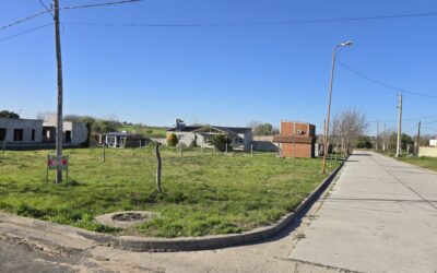 Valle Maria lote en esquina de 400 m2