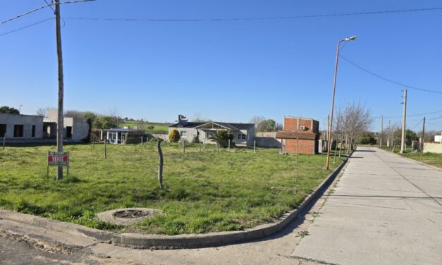 Valle Maria lote en esquina de 400 m2