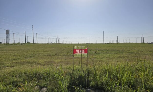 Lote en el barrio el Triangular de Oro Verde